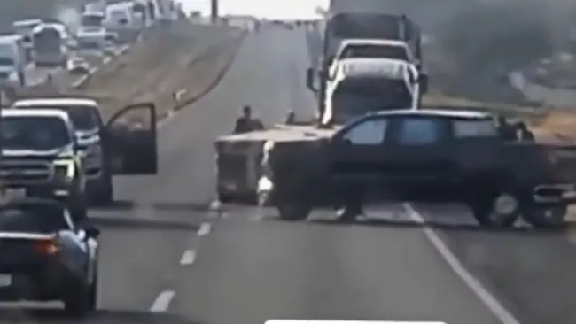 Momento en que el Crimen Organizado robaba camionetas