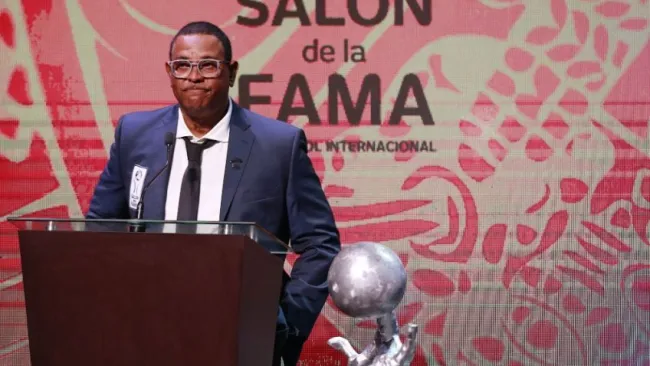 Antonio Carlos Santos durante una ceremonia del Salón de la Fama