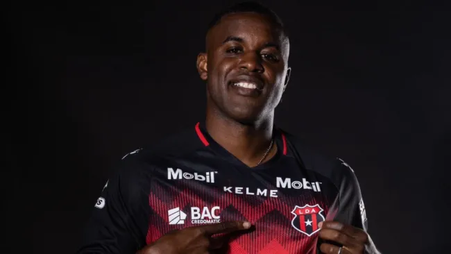 Joel Campbell sale de León y es presentado como refuerzo de Alajualense