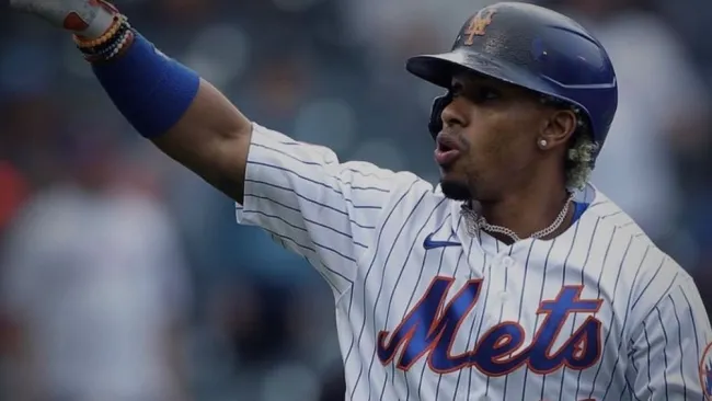 ¡QUÉ LUJO! Francisco Lindor presume guante personalizado de marca exclusiva