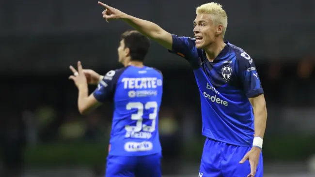 Héctor Moreno en un partido de Rayados