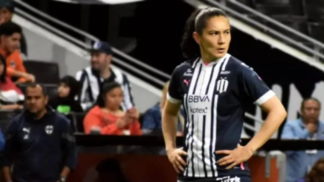 Desirée Monsiváis durante un partido con Monterrey