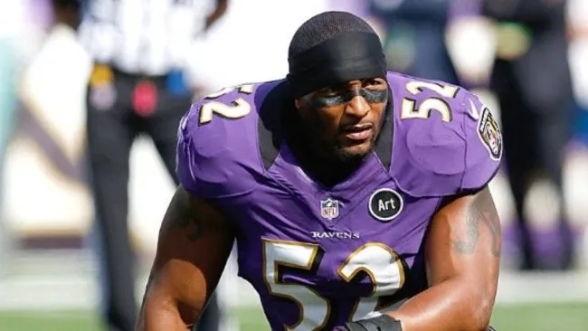 Ray Lewis previo a un juego con los Baltimore Ravens 