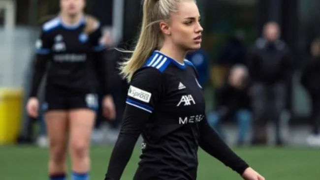 Ana Markovic durante un juego de futbol