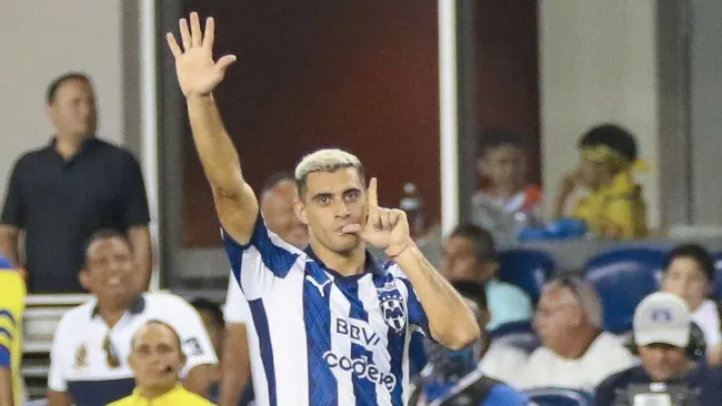 Berterame festeja el gol con el que Rayados consiguió la victoria