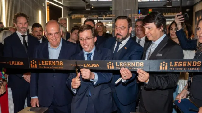 Leyendas del futbol mundial juntas en una exposición