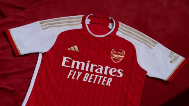 Jersey del Arsenal conmemorativo a "Los Invencibles"