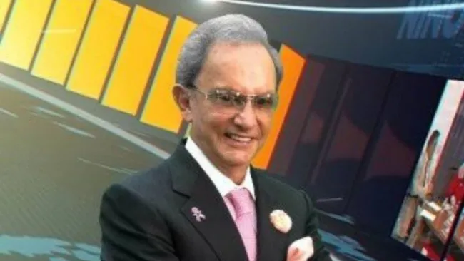 Nino Canún posa para una foto