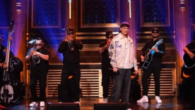 Peso Pluma en el programa de Jimmy Fallon