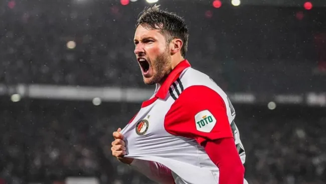 Santiago Giménez festejando un gol con el Feyenoord