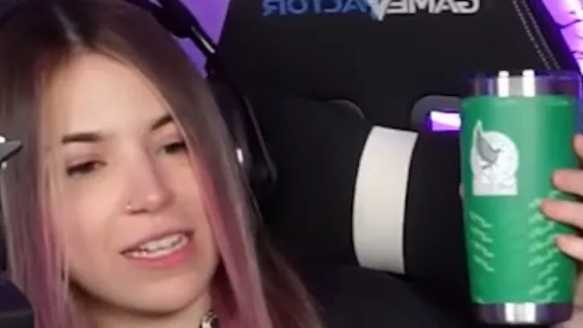 La Rivers recibe regalos de la Selección Mexicana