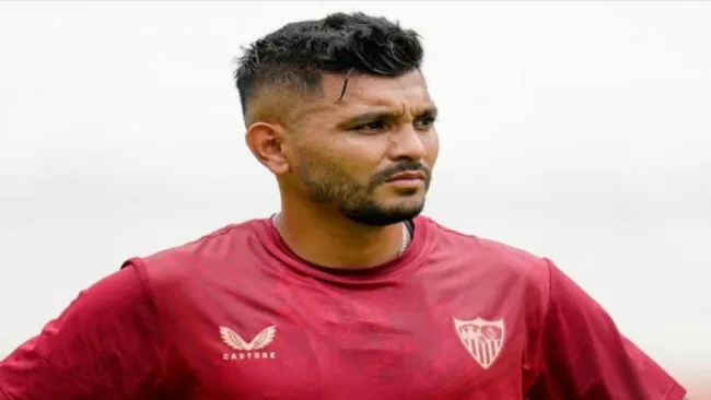 Tecatito Corona podría dejar Sevilla