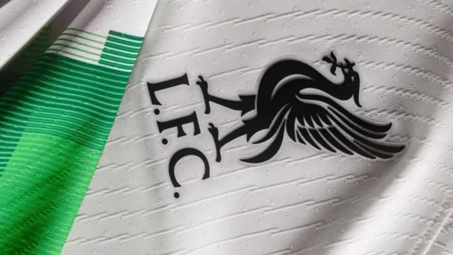 Liverpool presenta jersey de visita para la temporada 2023-24 inspirada en los 90's