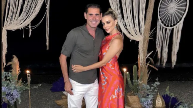 Fernando Hierro junto a su esposa