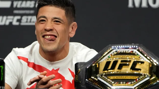 Brandon Moreno y su cinturón de UFC