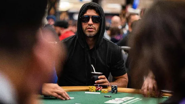 Kun Agüero de romperla con Manchester city a romperla en el Mundial de Póker