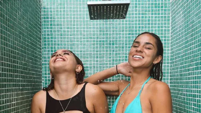 Jugadoras de Tigres Femenil, consienten a sus fans con un video en la regadera