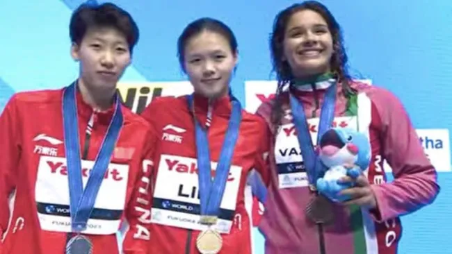 Vázquez celebra el bronce en el trampolín de un metro