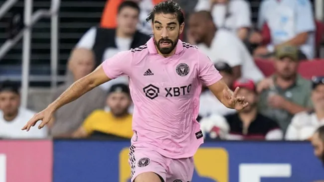 Rodolfo Pizarro fue motivo de burlas por los aficionados sudamericanos