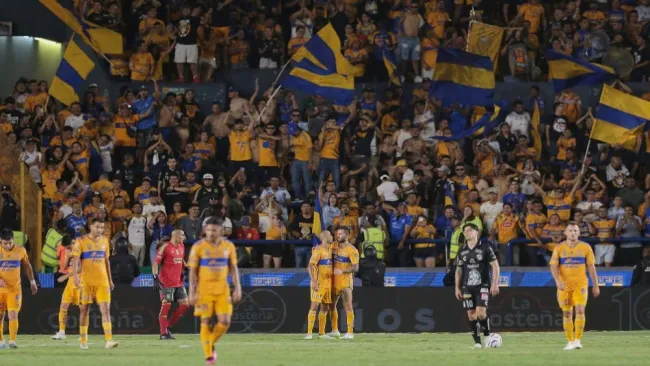 Se presenta altercado entre aficionados durante el Tigres vs León