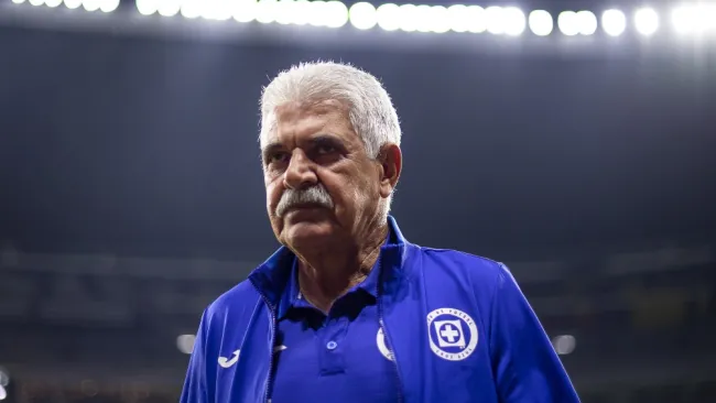 Tuca Ferretti en un partido de Cruz Azul