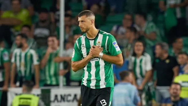 Guido Rodríguez jugando para el Real Betis 