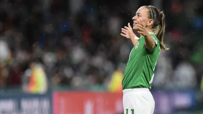 La jugadora irlandesa sorprendió a todos con un gran gol