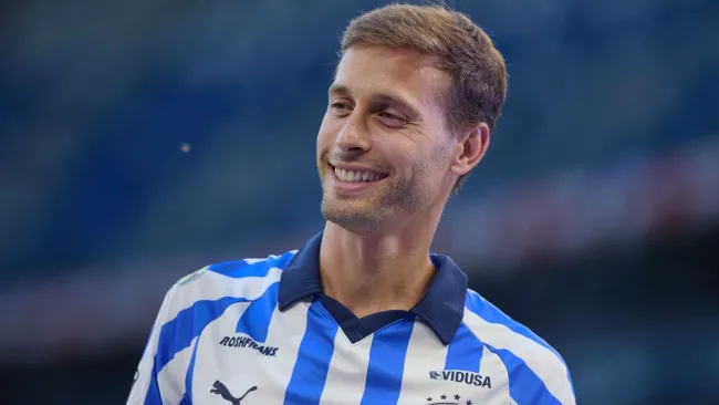 Sergio Canales en su presentación con Rayados
