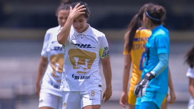 Dania Padilla en un partido de Pumas Femenil