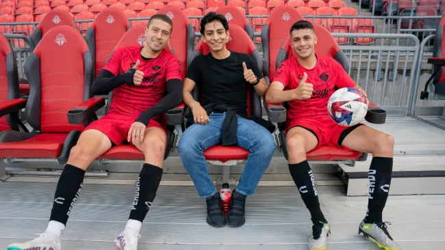 Donovan conviviendo con el Atlas 