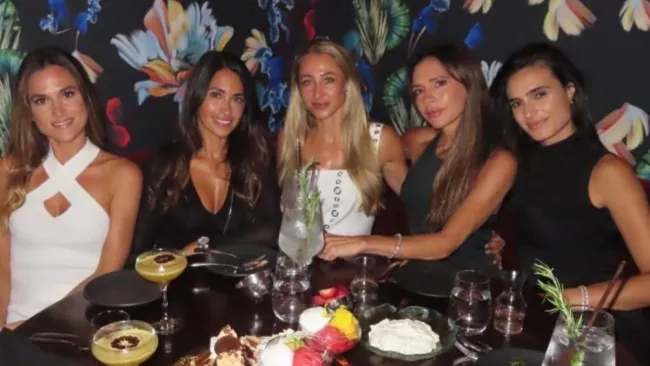 Antonela Roccuzzo, pareja de Messi, disfrutó de una salida nocturna con Victoria Beckham