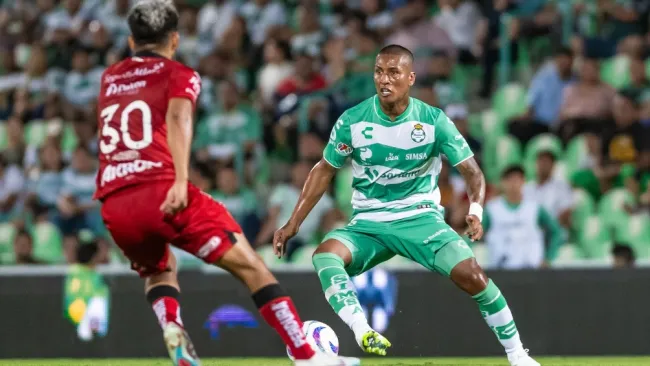 Pedro Aquino jugando con el Santos Laguna 