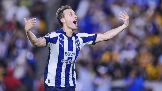 Canales festejando su gol con Rayados 