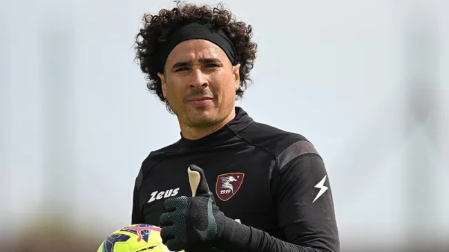Ochoa entrenando con el Salernitana