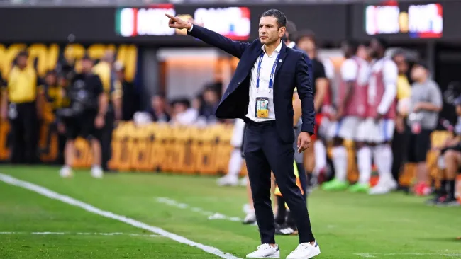 Lozano dirigiendo a la Selección Mexicana