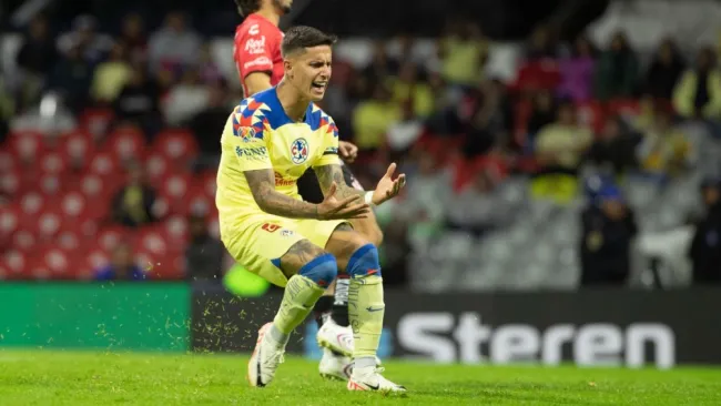 Brian Rodríguez se enfurece con Miguel Layún en pleno América vs Atlas