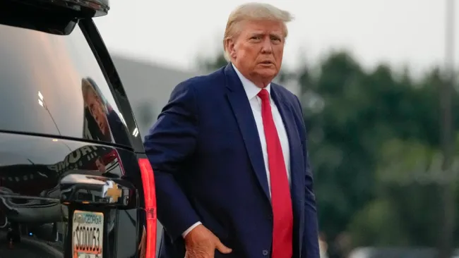 ¡Donald Trump se entregó! Foto del expresidente de Estados Unidos detenido se hizo viral 