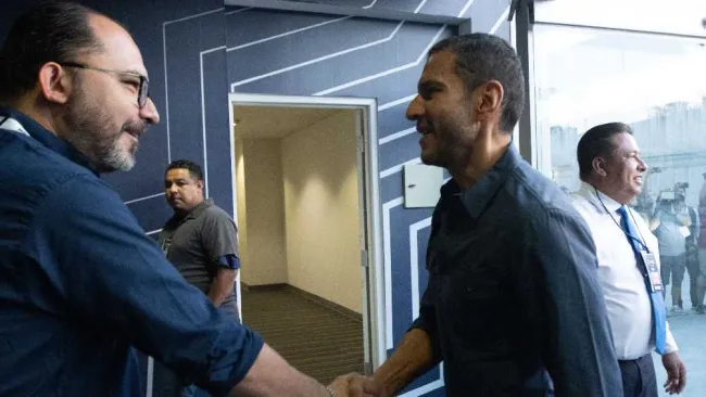 Jimmy Lozano continúa con su gira en la Liga MX y y asistió al Rayados vs Cruz Azul