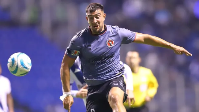 Lucas Cavallini marca insólito autogol en una jugada que parecía carambola de billar 