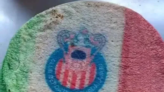 ¡Amor por Chivas! Tortilleria mostró su amor por el Rebaño al poner su escudo en sus tortillas