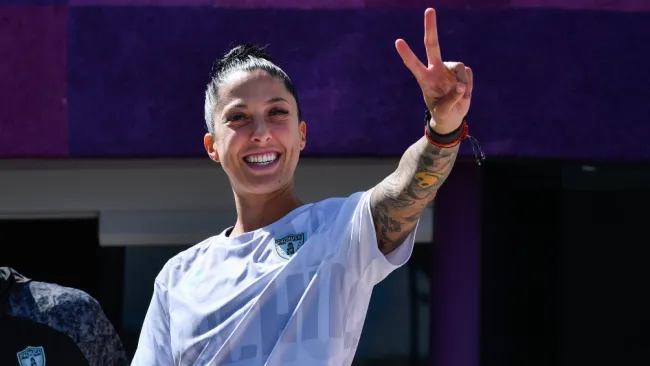 Jenni Hermoso se reportó con Pachuca Femenil 