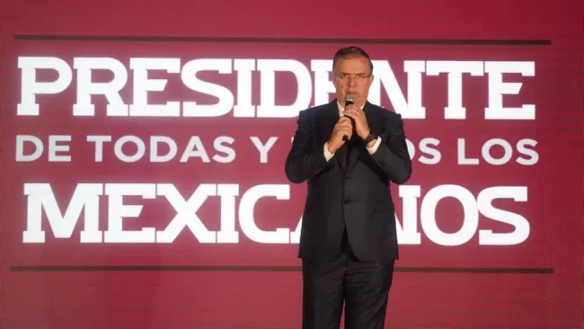 Marcelo Ebrard pone ultimátum en Morena