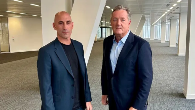 Luis Rubiales, 'en el ojo del huracán' tras anunciar su renuncia de la RFEF con polémico periodista