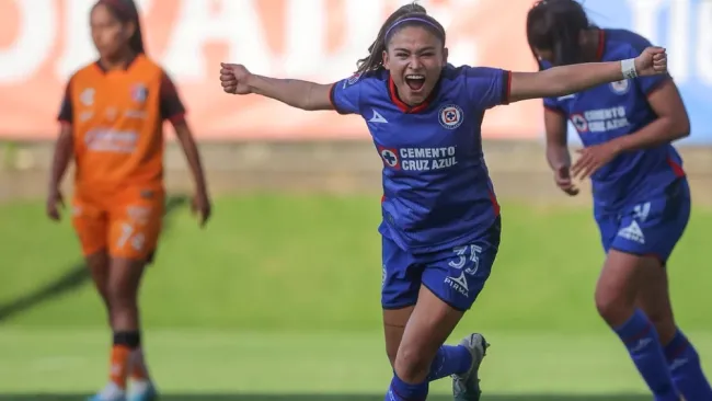 Renata Huerta en celebración de gol ante Atlas
