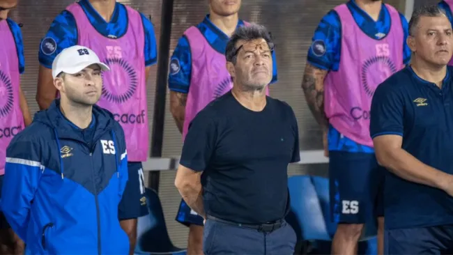 Pérez en su último partido dirigiendo a El Salvador