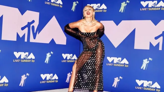 Miley Cyrus en la alfombra roja 