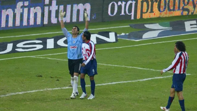 Oswaldo Sánchez vivió grandes momentos en los Clásicos