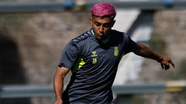 Julián Araujo en entrenamiento con Las Palmas