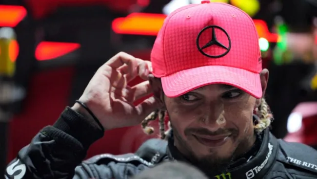 Lewis Hamilton afirma que Mercedes aún debe mejor en clasificación tras podio en Singapur