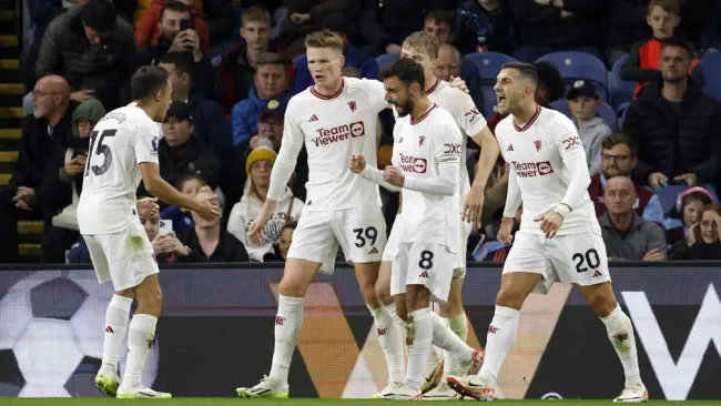 Manchester United rompe la racha negativa y vence al Burnley por la mínima